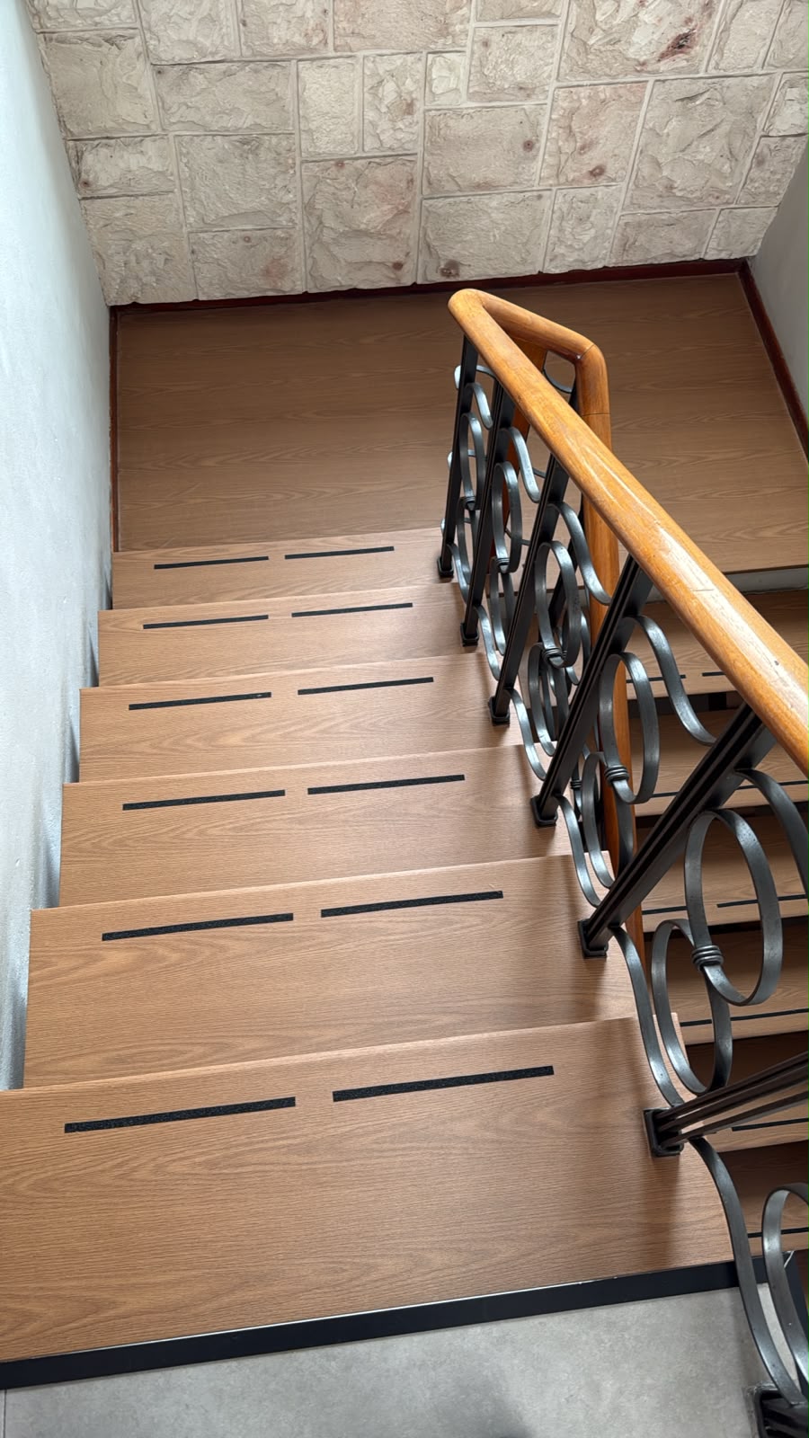 Escaleras interiores — después