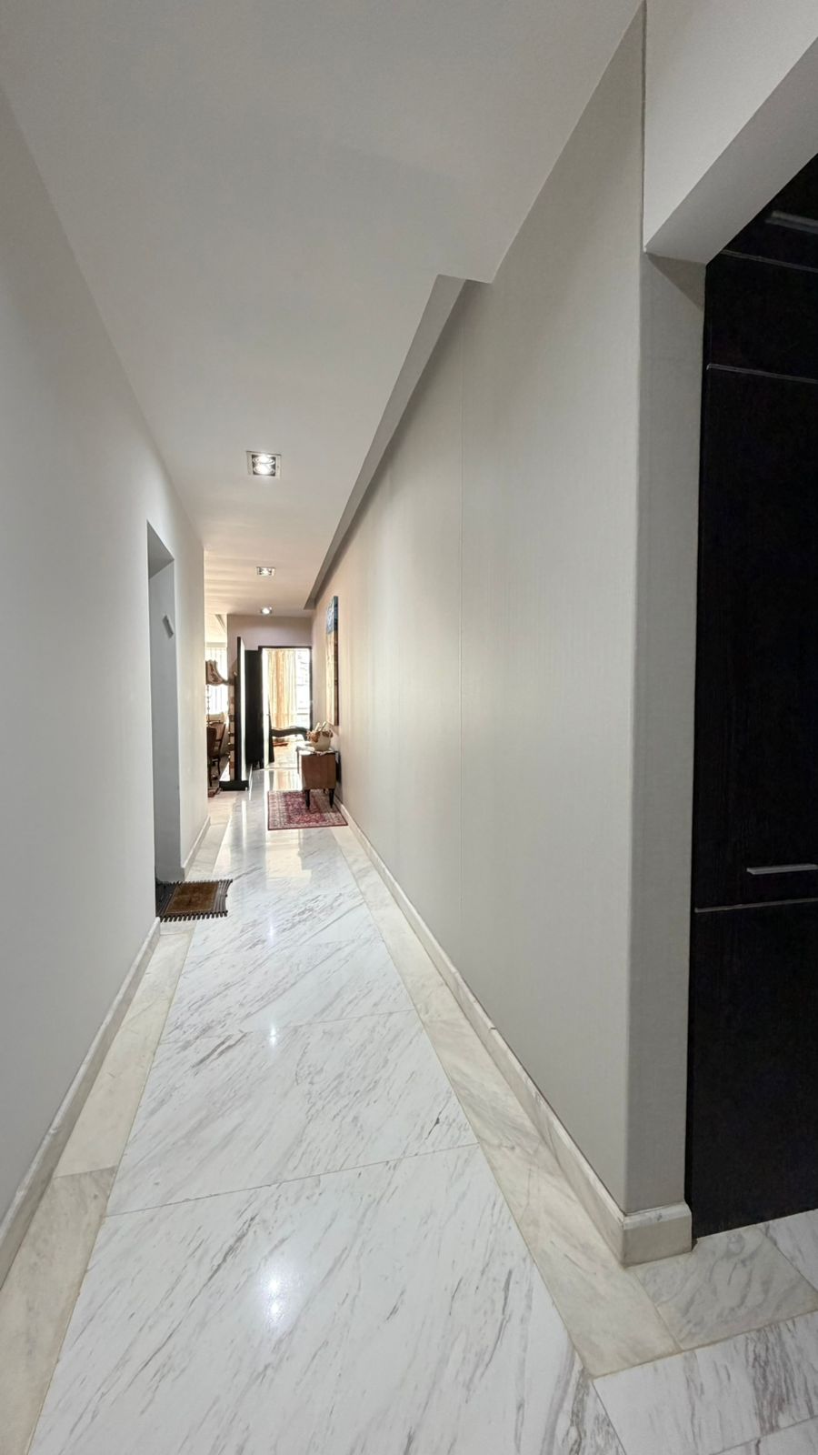 Pasillo residencial — después