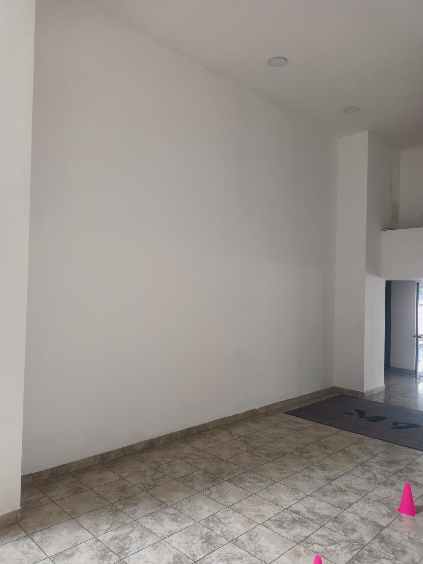 Lobby de edificio — antes