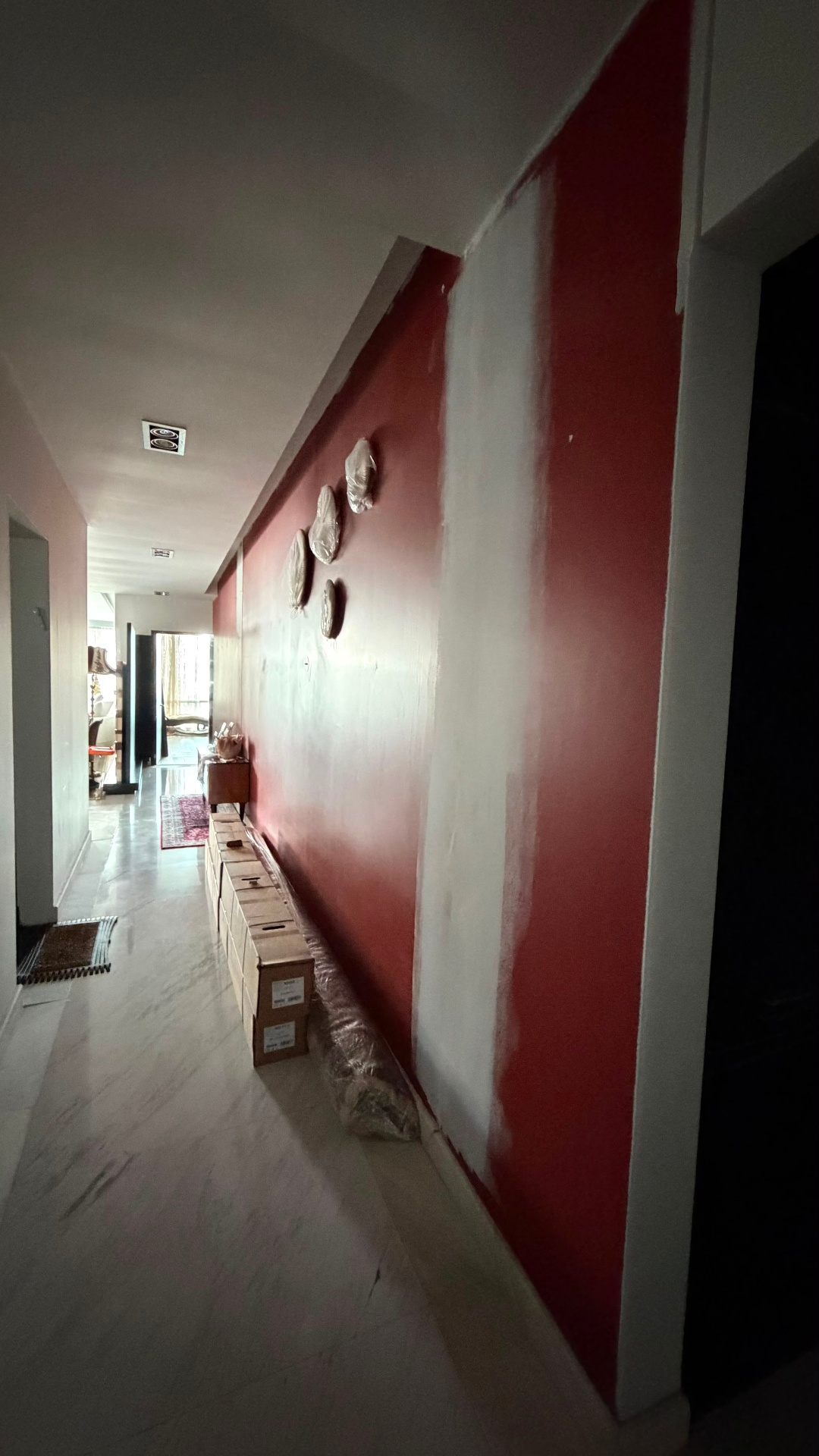 Pasillo residencial — antes